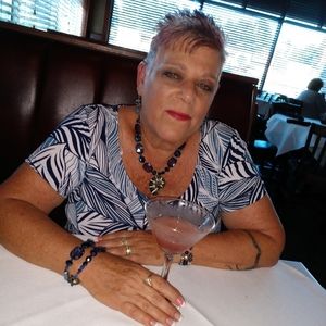 Meet your Posher, Leslie